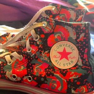 Great condition girls converse all star sneakers